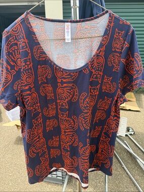 LuLaRoe Scoop Neck Tee with Orange Cat Print on Navy